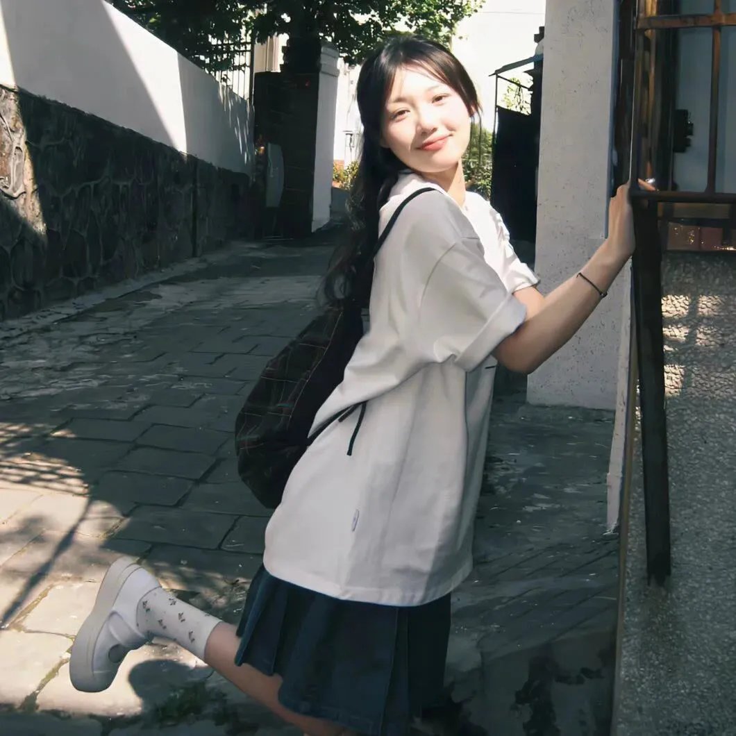背鸭子的男孩